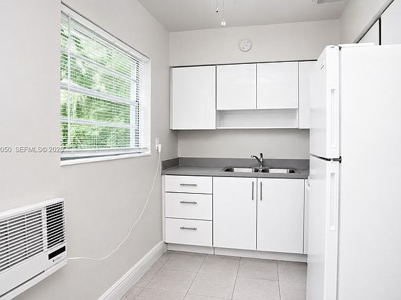 4th image of 2206 Fillmore St #8