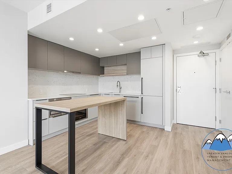 567 Emerson St — Photo 4