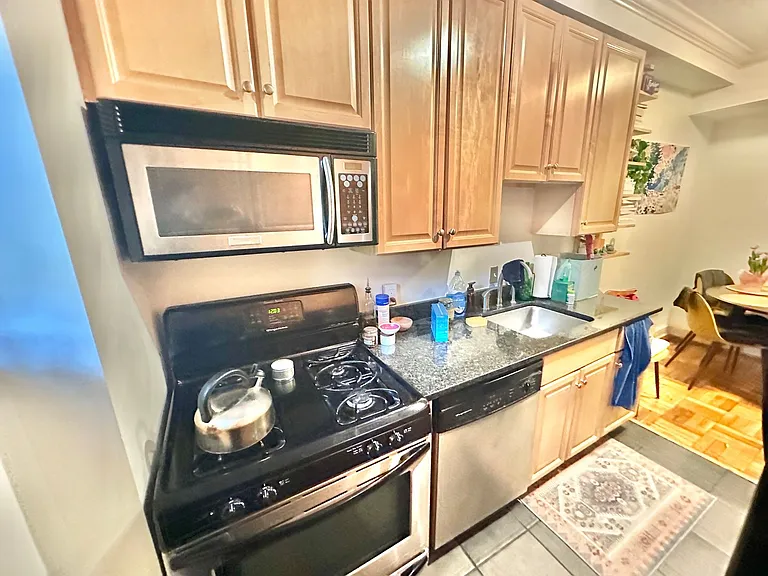 3925 Davis Pl NW #B6 — Photo 11