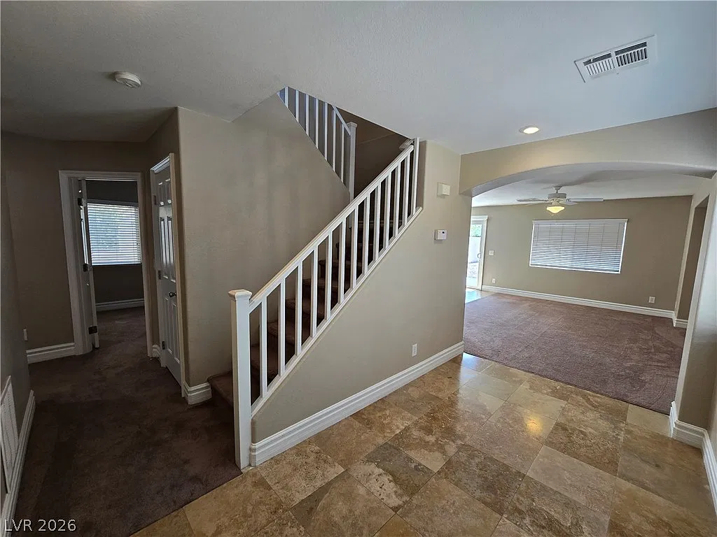4 bed, 3.0 bath, 2251 sqft, $2,350 — Photo 2