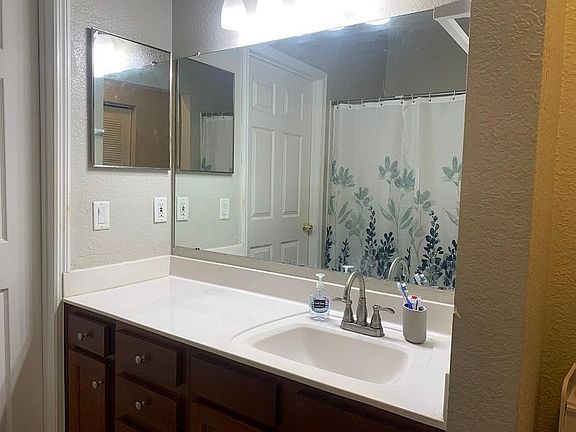 4th image of 13700 N Richmond Park Dr #1101