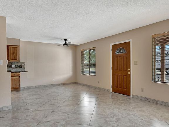 4th image of 2328 E Paradise Dr