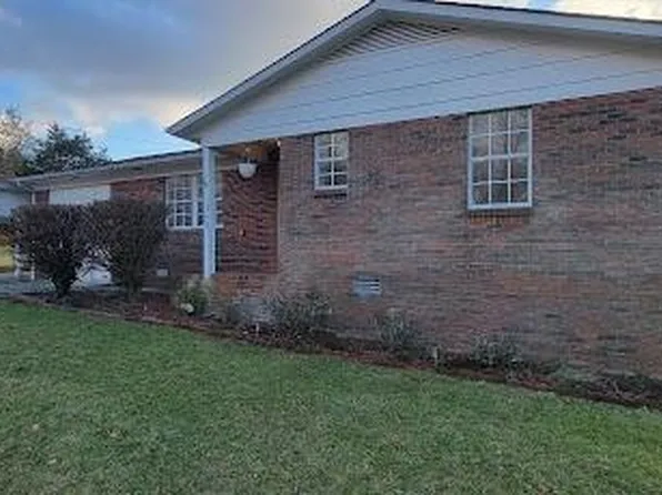 360 Oak Hill Dr, Crossville, TN 38572