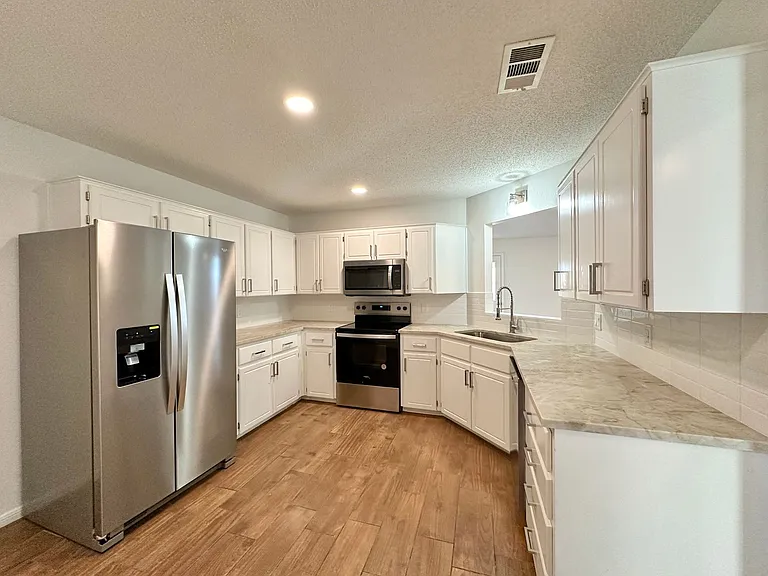 4403 Tidal Wave Dr — Photo 11