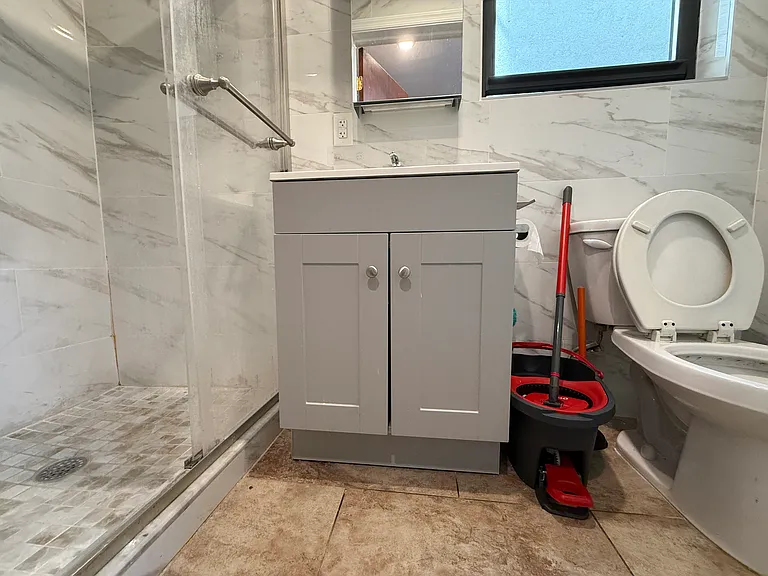 131 N 11th St #2R — Photo 6