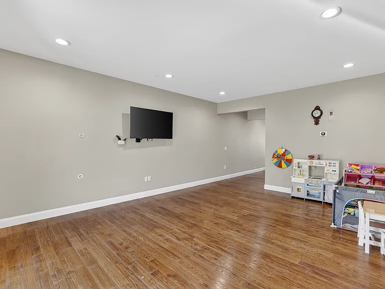 524 Harrison Ave #3 — Photo 6