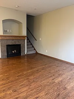 Stunning & Immaculate 3 BR Townhome in Woodbury — Photo 4