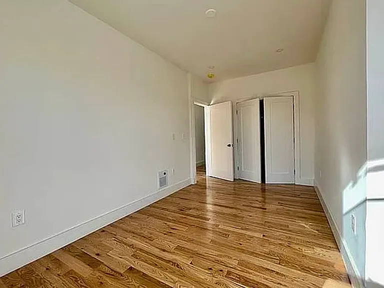 936 4th Ave #1 — Photo 4