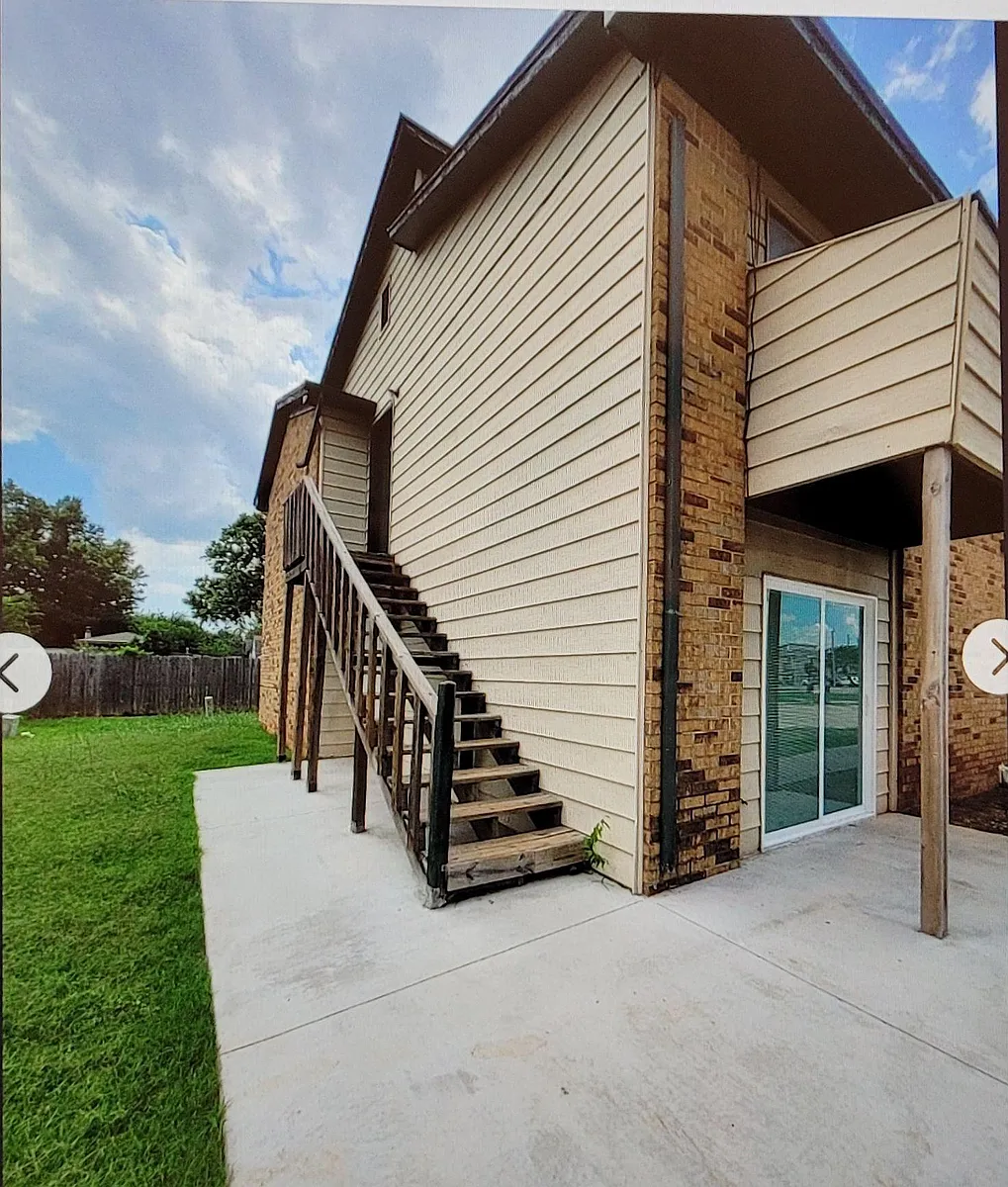 Building Photo - 1406 Glen Oaks Ct #3