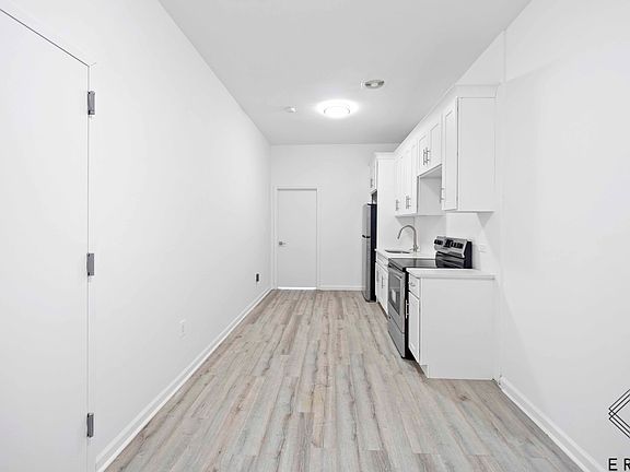 3rd image of 829 Halsey St #B