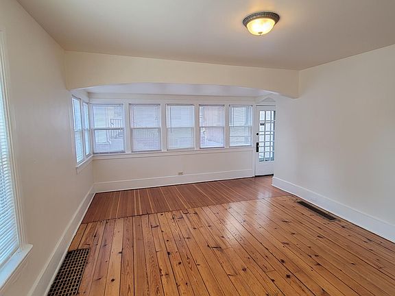4th image of 2849 Irving Ave S