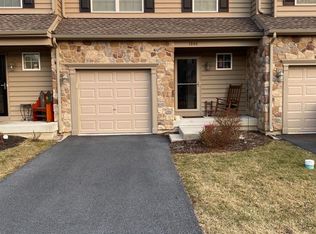 1040 Yarn Ct, Mohrsville, PA 19541