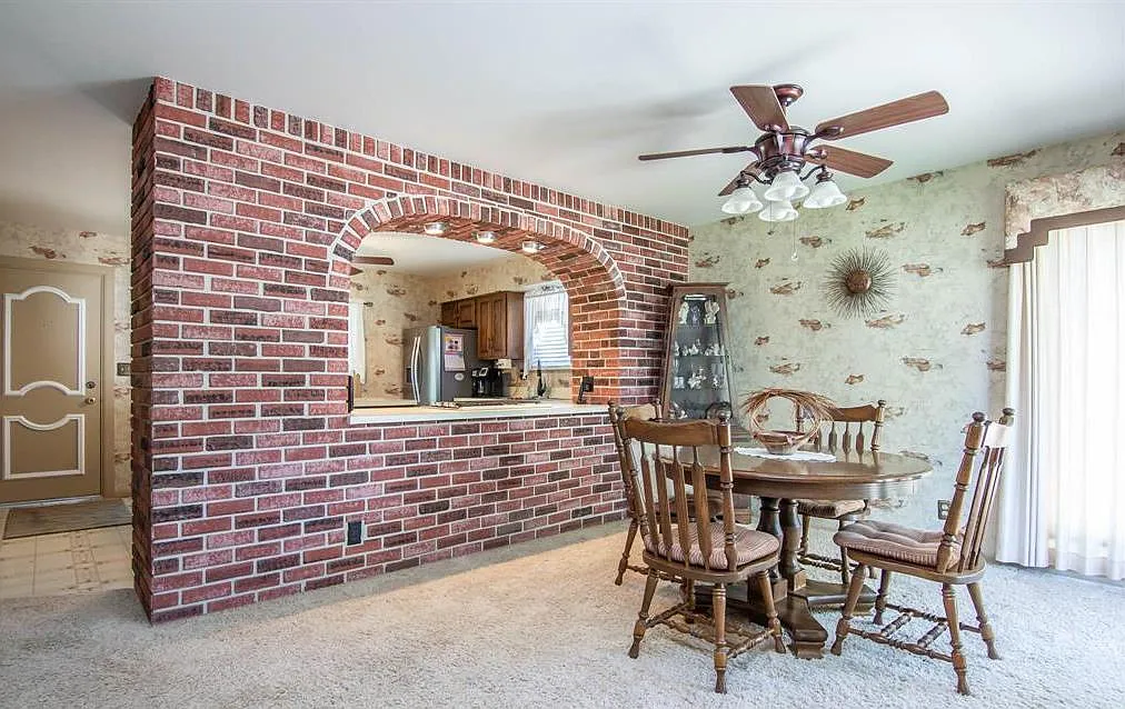 3 bed, 1988 sqft, $2,200 — Photo 2