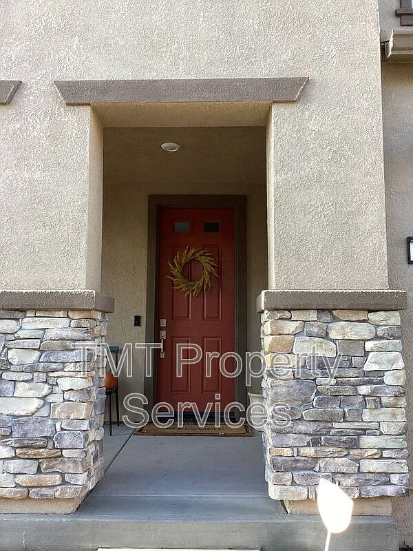 4 bed, 2.5 bath, 1945 sqft, $3,050 — Photo 3