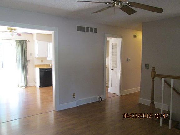 3rd image of 1323 Golfview Dr