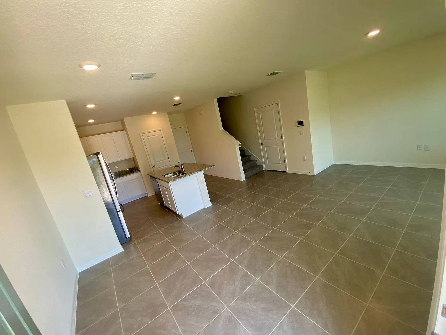 3 bed, 2.5 bath, 1553 sqft, $2,200 — Photo 2