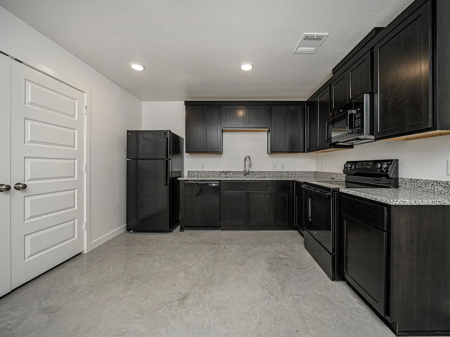 1250 Croft Ln — Photo 2