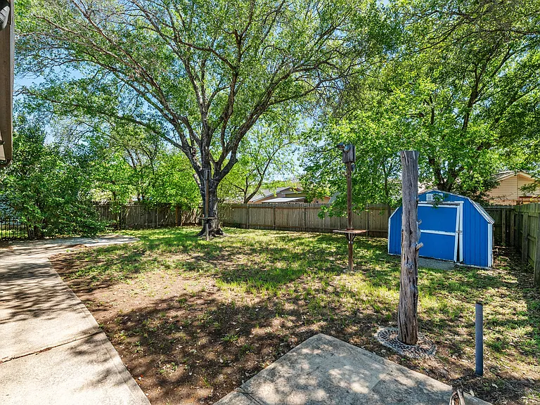 7501 Whistlestop Dr — Photo 24