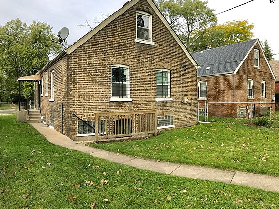 2nd image of 10217 S Hoxie Ave
