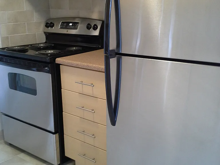 345 Lakeshore Rd W — Photo 20
