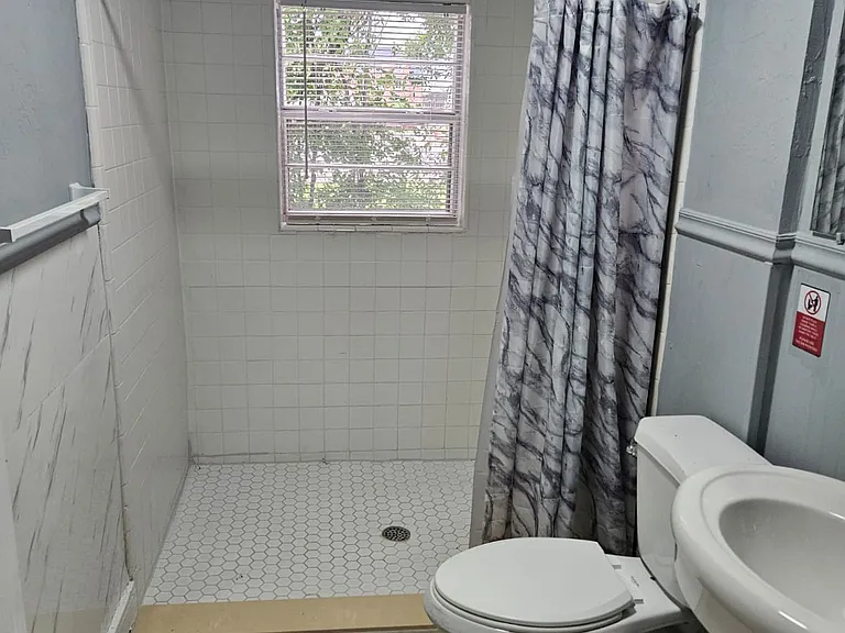 209 NW Arlington Ave — Photo 5