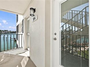 222 Harbour Dr APT 216, Naples, FL 34103