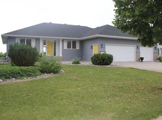 423 Clearview Ct, Moorhead, MN 56560