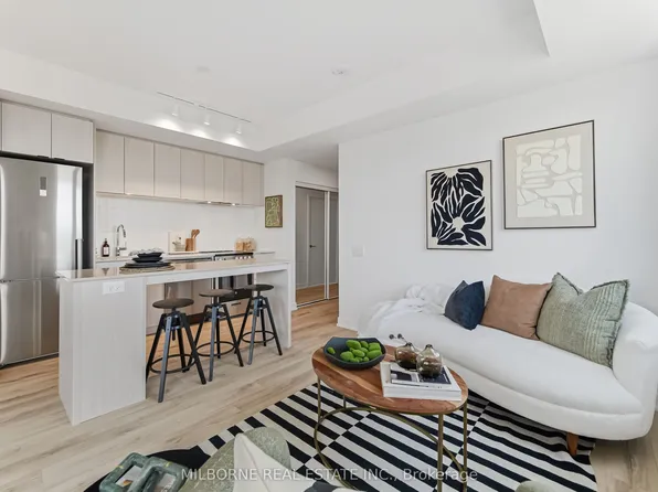 1660 Bloor St W #811, Toronto, ON M6P 1A9