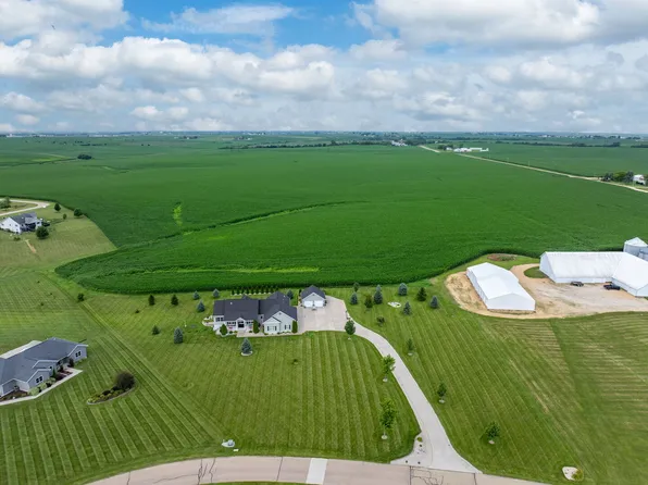 400 Randy Dr, Clinton, IA 52732