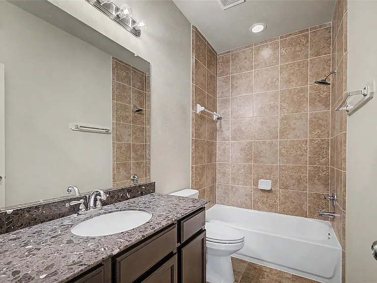 18319 Amalfi Coast Dr — Photo 31