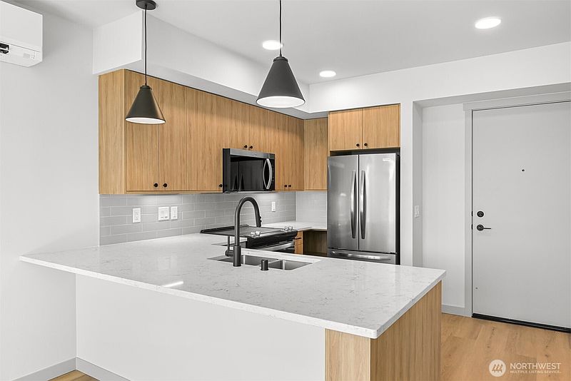 5th image of 820 N State Street #611