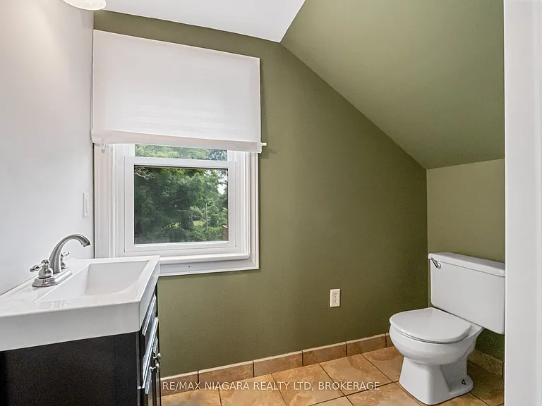 430 Ridge Rd N — Photo 15