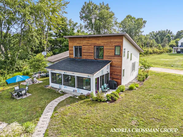 7350 Beachview Dr, South Haven, MI 49090