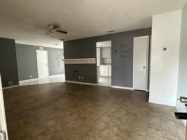 1470 Parkwood St — Photo 4