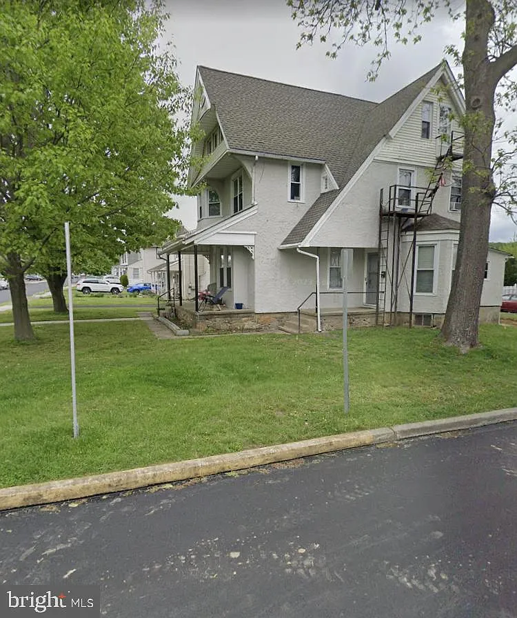 2 bed, 1.0 bath, 800 sqft, $2,000 — Photo 1
