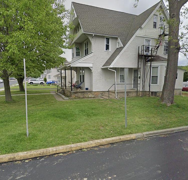 1st image of 32 Crescent St APT 1