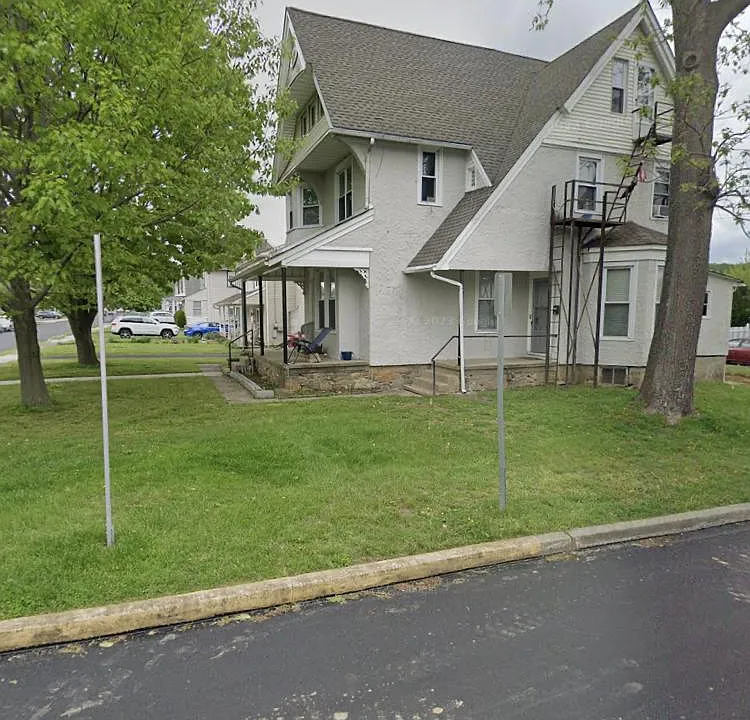 32 Crescent St #1