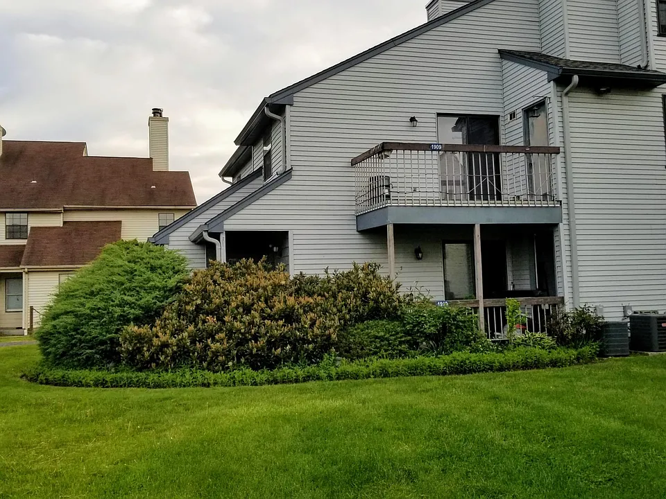 1910 Woodbridge Commons Way