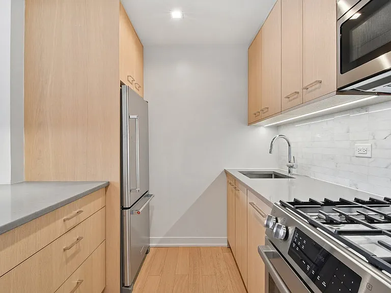 Columbus Pl #N21A — Photo 3