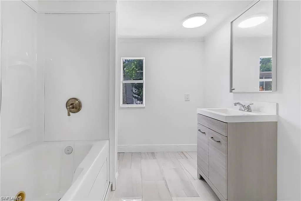 2 bed, 1.0 bath, 840 sqft, $1,500 — Photo 4