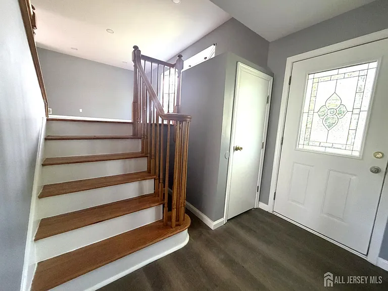 434 Plainfield Rd — Photo 8