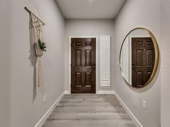 5th image of 2808 Acacia Ln