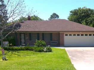 6831 Howe St, Groves, TX 77619