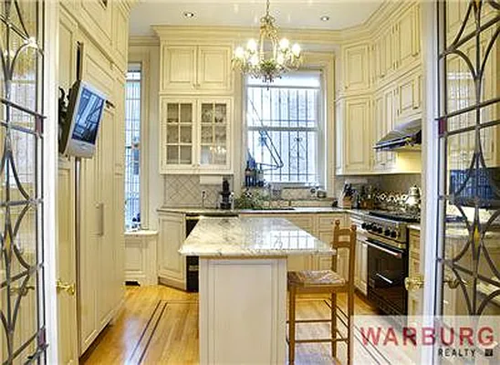 Rented by Warburg | media 21