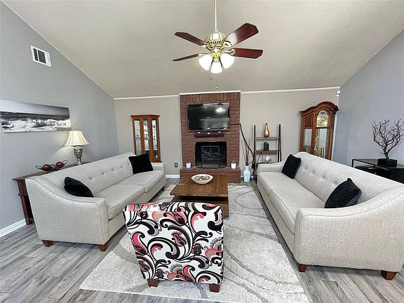 5th image of 2831 Meadowcreek Dr