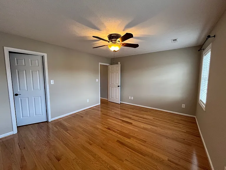 696 Wyndhurst Dr — Photo 18