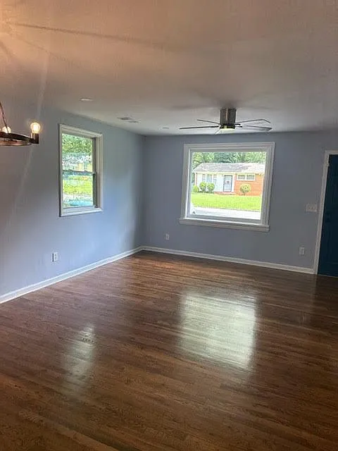 3 bed, 1.0 bath, 1000 sqft, $1,700 — Photo 3