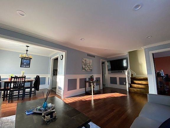 3rd image of 8576 Hampshire Dr