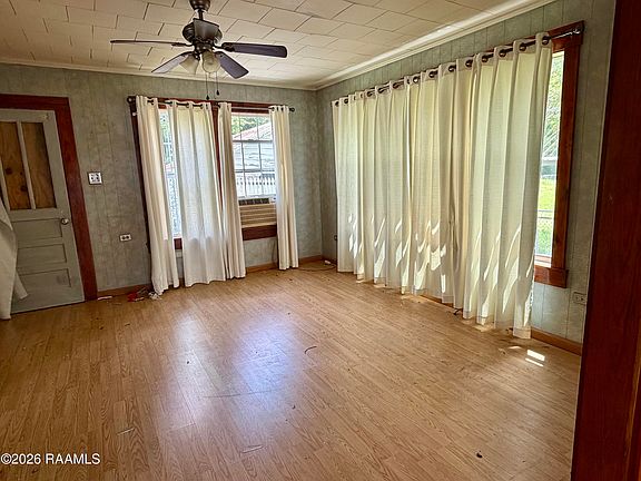 5th image of 214 N Landry Dr