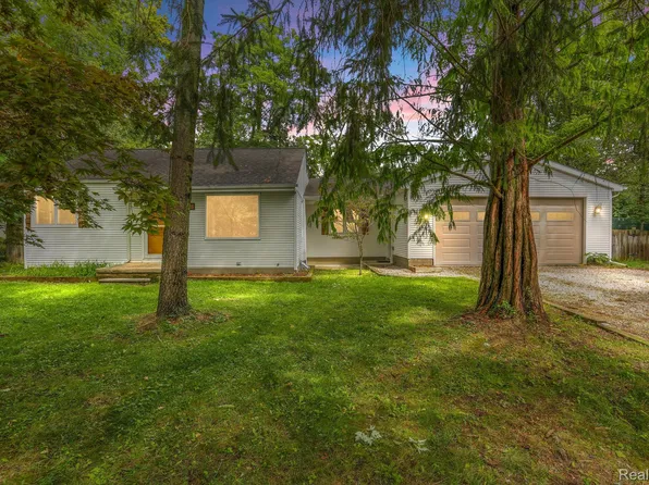 31718 Alameda St, Farmington, MI 48336